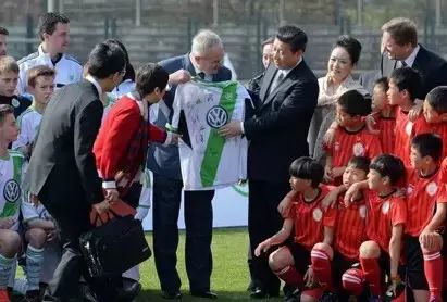 足球俱乐部把孩子的冠军改成亚军_亚洲足球俱乐部冠军_足球亚冠冠军