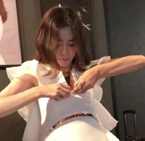 女生健身明星_很飒的女明星健身_健身女星